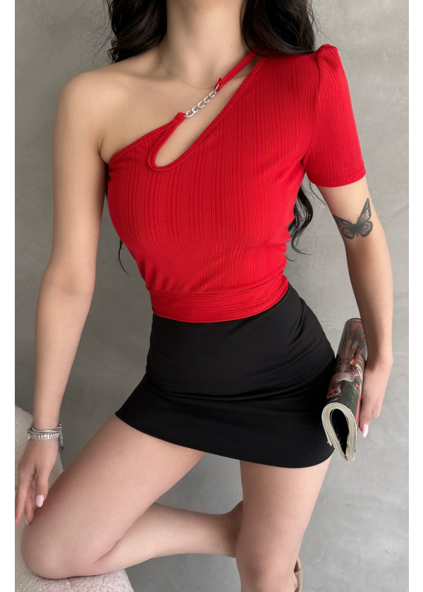 TEK OMUZ ZİNCİR DETAYLI BLUZ  - KIRMIZI