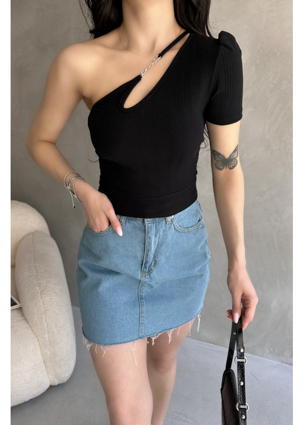 TEK OMUZ ZİNCİR DETAYLI BLUZ - SİYAH